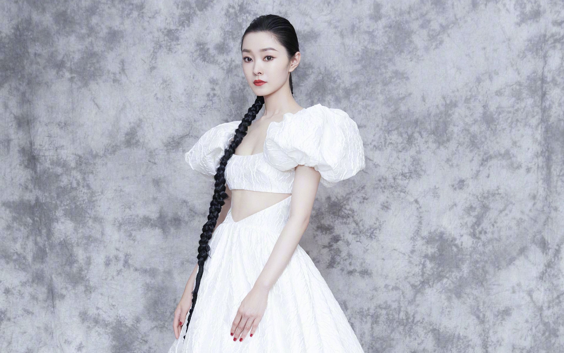 美国队前锋洛佩斯在巴黎奥运会上表现出色，洛佩斯首发